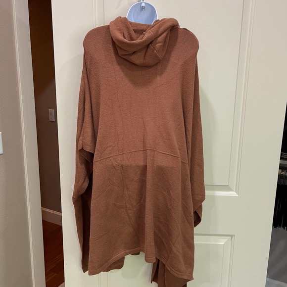Felina NEW Sweater-Knit Hooded Wrap - Cape -Size L/XL - Butterscotch Sweater - Picture 5 of 9